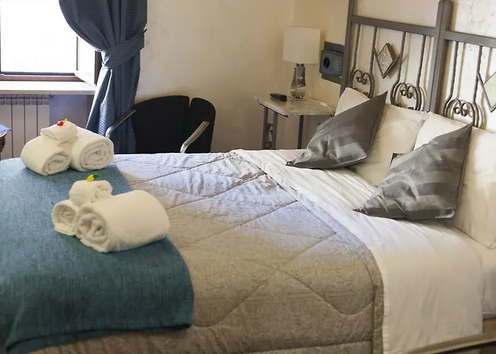 Salaria Luxury Suites *