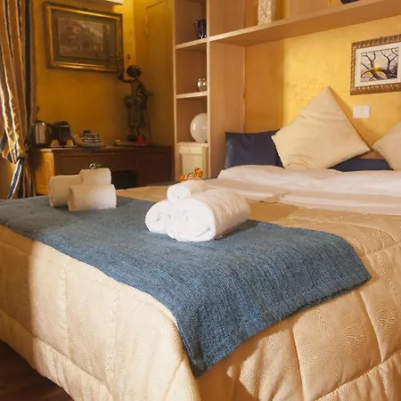 Salaria Luxury Suites Penzion *